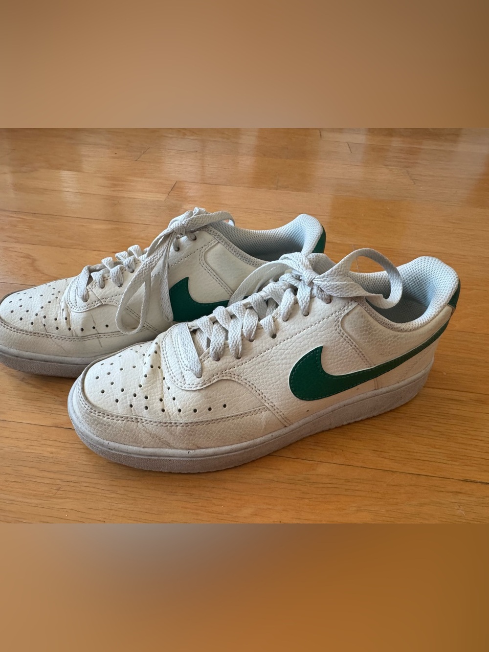 Nike White and Green Court Vision Low-Top Sneakers size 8 39